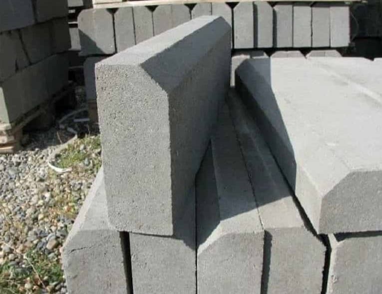 تصویر 1 از جدول بتنی سوراخ دار برای اجرای سیستم زهکشی و مستحکم